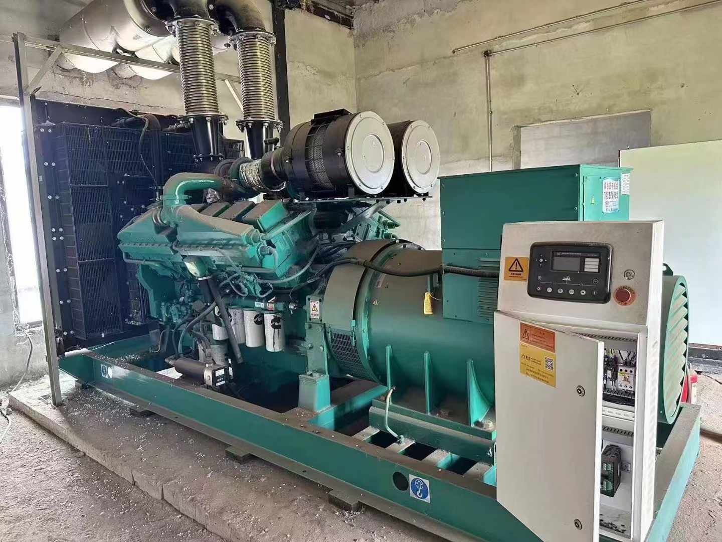 南明无功补偿装置的性能评估需要考虑哪些因素？