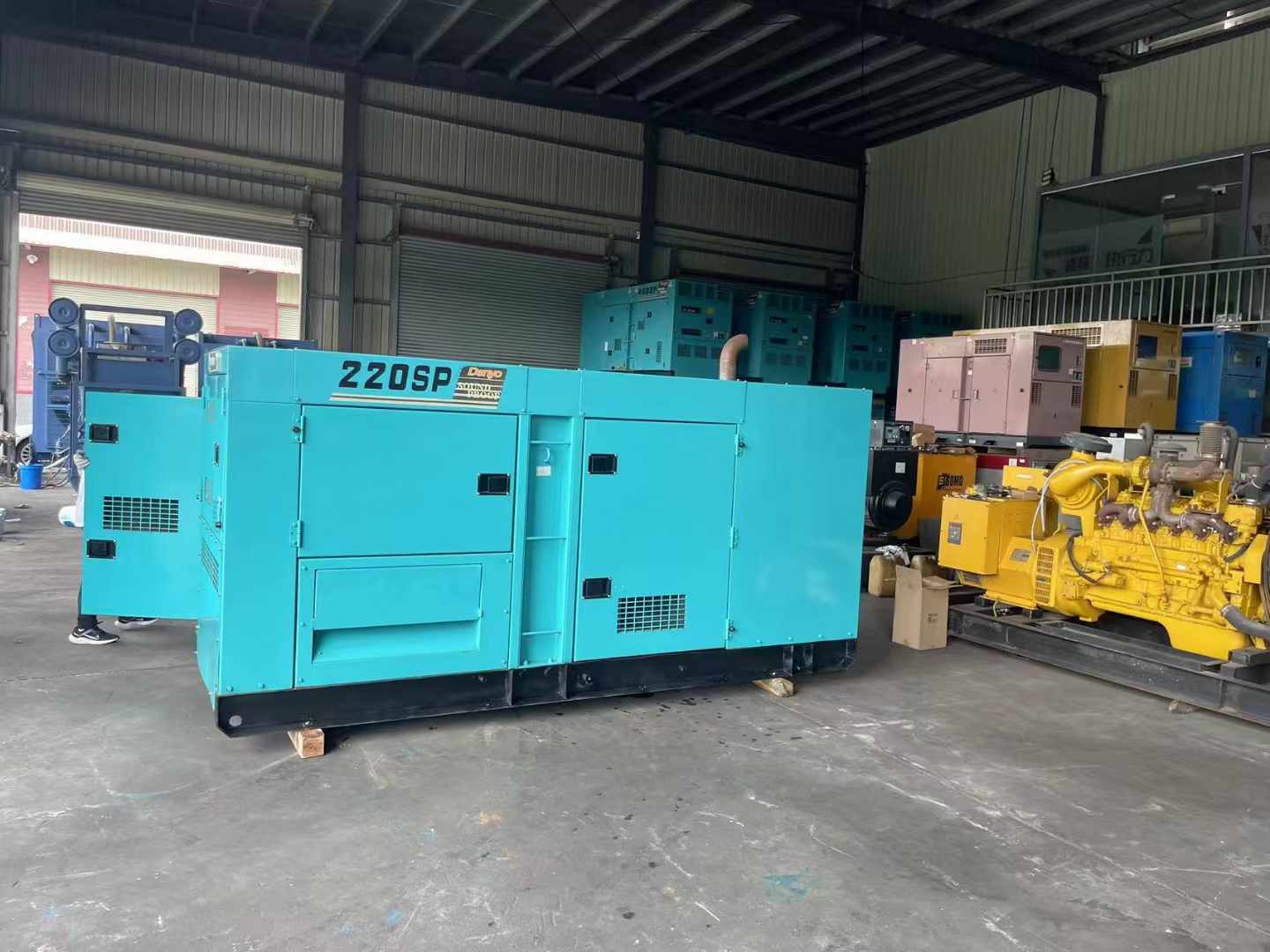 南明柴油发电机组长期不间断运行时，如何监控其温度和压力？