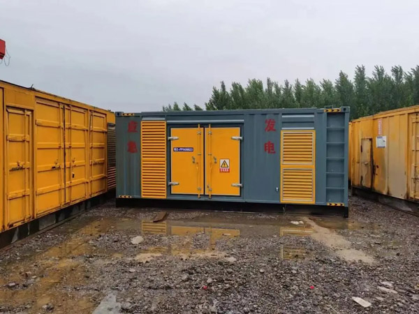 南明柴油发电机如何判断干式空气滤清器是否需要更换？